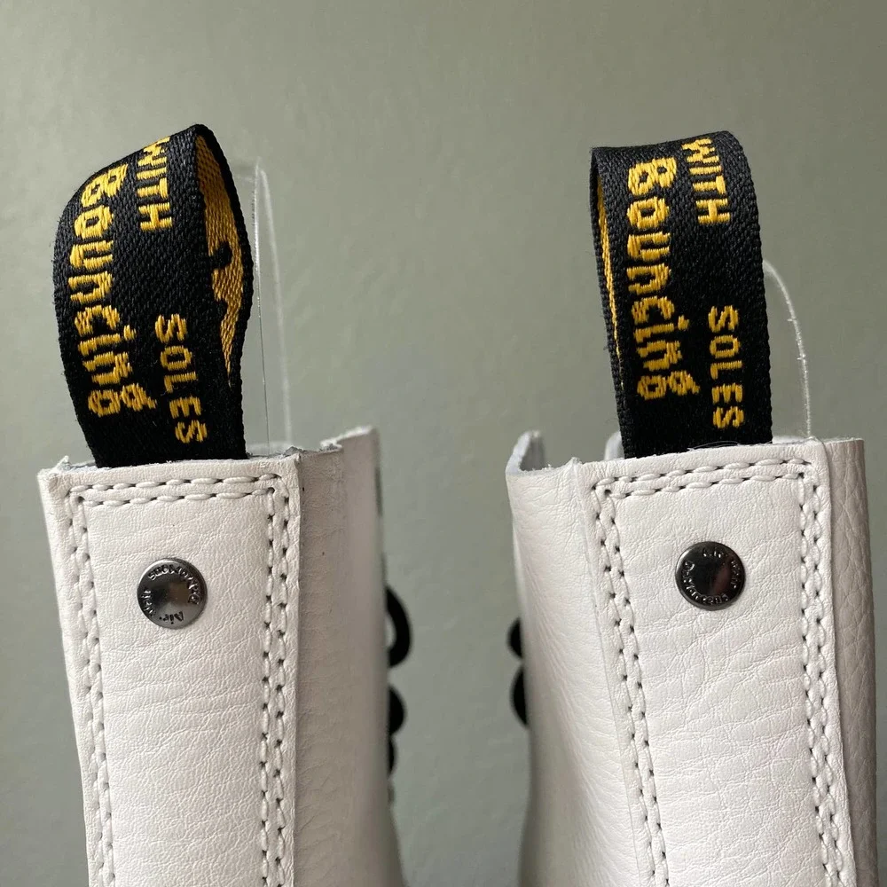 NEW Dr. Martens 1460 Pascal Max Platform Lace Up Boot White Black Women Size 9 - Picture 9 of 12